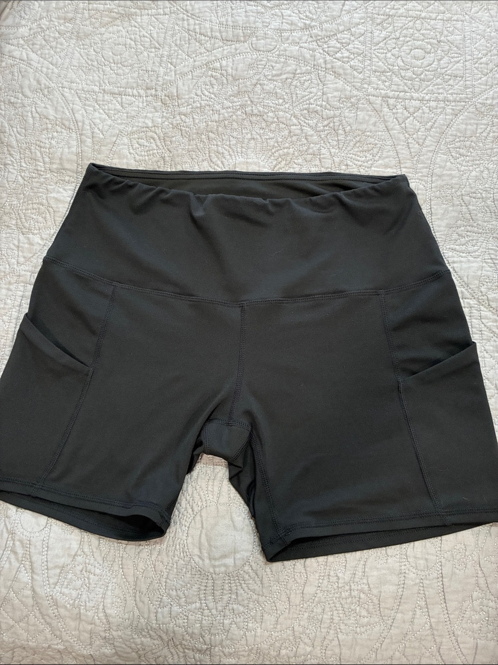 Ododos High-Waist Black Women's Active Shorts with Side Pockets L